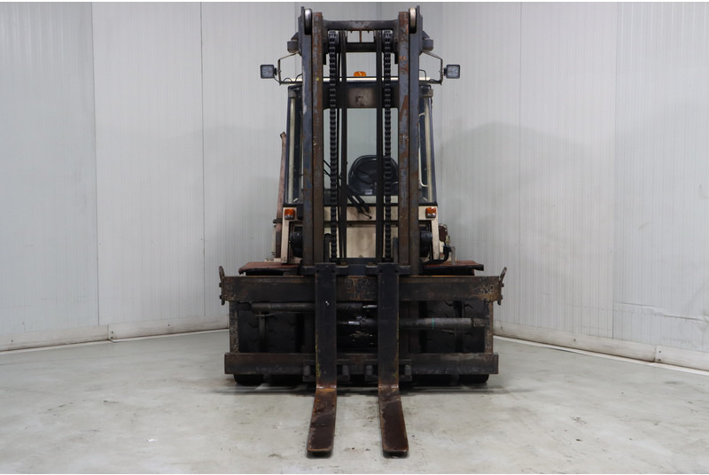 Nissan VF05H70U - Empilhadeira a diesel: foto 3 Nissan VF05H70U - Empilhadeira a diesel: foto 3