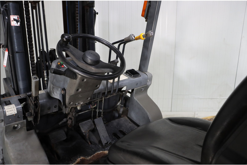 TCM FD40T2 - Empilhadeira a diesel: foto 2 TCM FD40T2 - Empilhadeira a diesel: foto 2