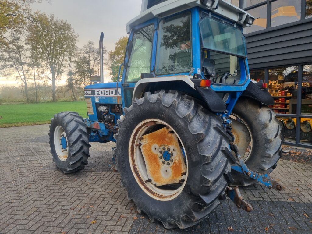 FORD 8210 - Trator: foto 3 FORD 8210 - Trator: foto 3