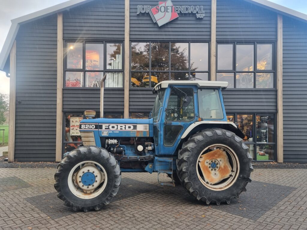 FORD 8210 - Trator: foto 1 FORD 8210 - Trator: foto 1