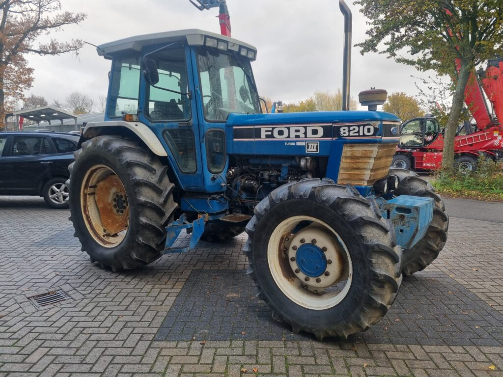 FORD 8210 - Trator: foto 4 FORD 8210 - Trator: foto 4