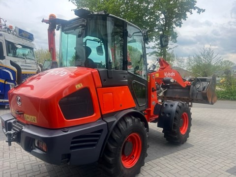 KUBOTA R082 - Carregadeira de rodas: foto 1 KUBOTA R082 - Carregadeira de rodas: foto 1