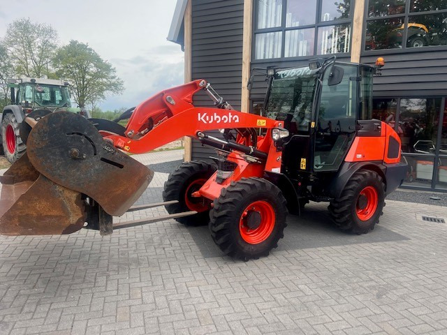 KUBOTA R082 - Carregadeira de rodas: foto 3 KUBOTA R082 - Carregadeira de rodas: foto 3