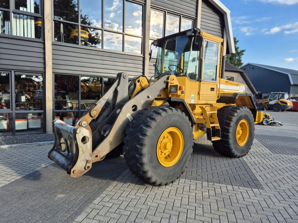 VOLVO L70C - Carregadeira de rodas: foto 2 VOLVO L70C - Carregadeira de rodas: foto 2