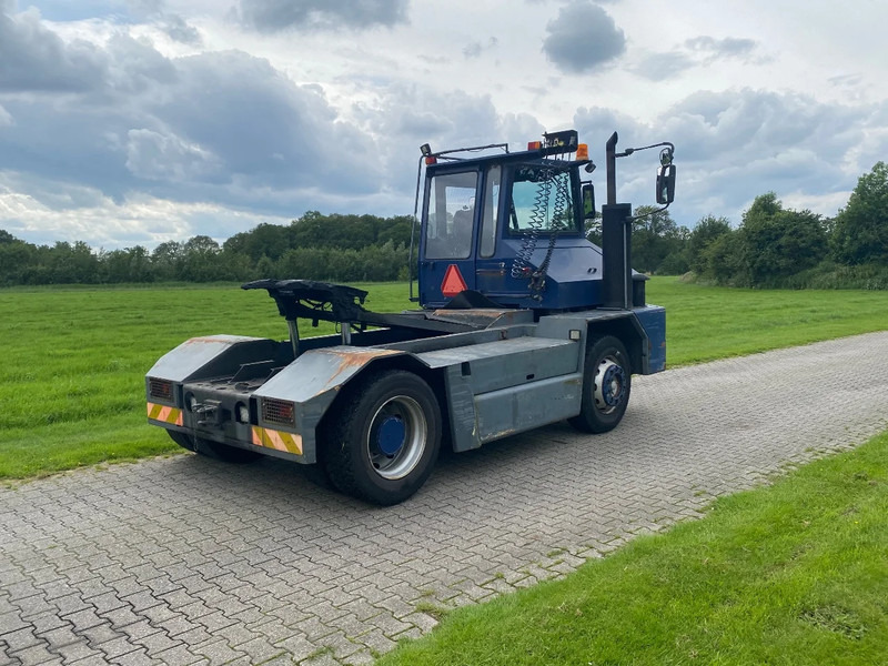Sisu E TRX 182 | HYDROLIC | CENTRAL LUBRIGATION | NO RUST !!! - Tractor de terminal: foto 5 Sisu E TRX 182 | HYDROLIC | CENTRAL LUBRIGATION | NO RUST !!! - Tractor de terminal: foto 5