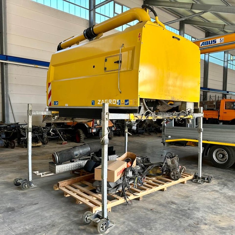 Unimog Aufbaukehrmaschine Trilety SK-370 - Varredora urbana: foto 1 Unimog Aufbaukehrmaschine Trilety SK-370 - Varredora urbana: foto 1