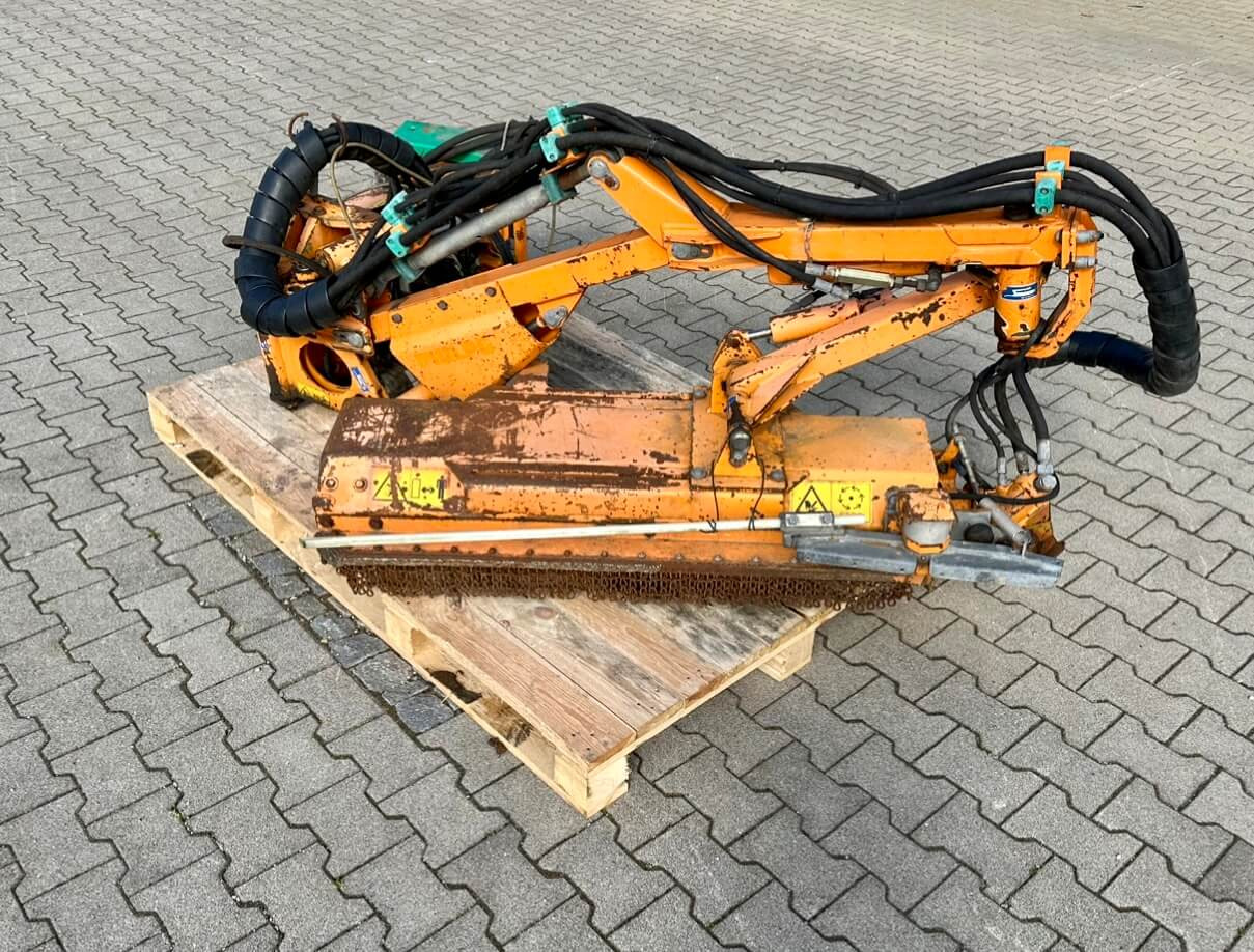 Unimog Randstreifenmulcher Mulag MRK 300 - Limpa bermas: foto 2 Unimog Randstreifenmulcher Mulag MRK 300 - Limpa bermas: foto 2
