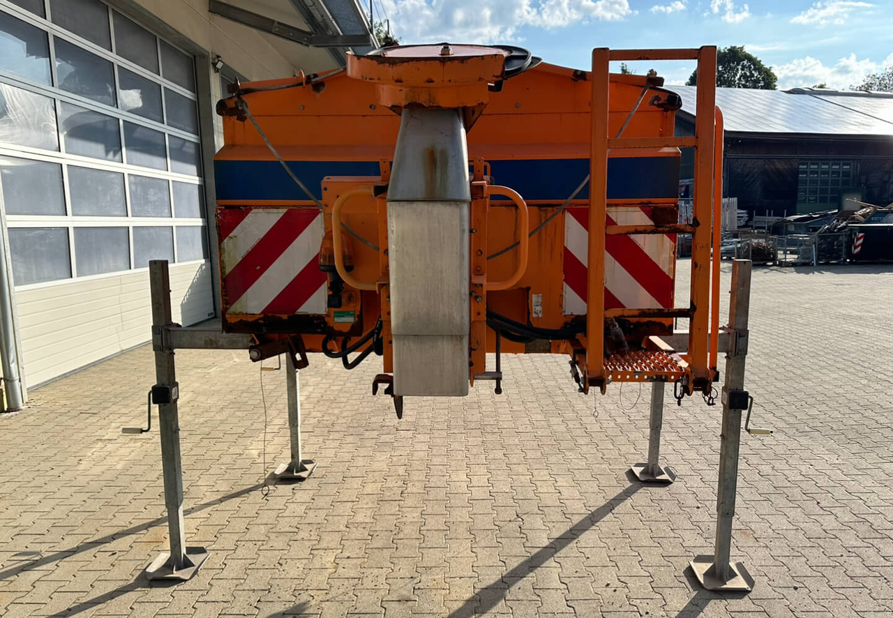 Unimog Salzstreuer Schmidt SST20-TLWH - Espalhador de areia/ Sal: foto 2 Unimog Salzstreuer Schmidt SST20-TLWH - Espalhador de areia/ Sal: foto 2