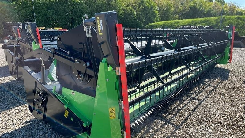 Deutz-fahr C7206 With 24feed - 7.2m header. New and unused Co - Ceifeira debulhadora: foto 4 Deutz-fahr C7206 With 24feed - 7.2m header. New and unused Co - Ceifeira debulhadora: foto 4