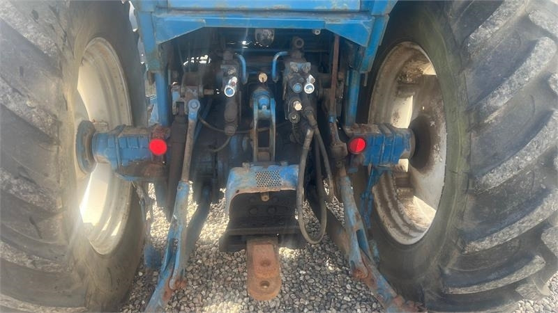 Ford 8210 Force II Med frontlift - Trator: foto 5 Ford 8210 Force II Med frontlift - Trator: foto 5