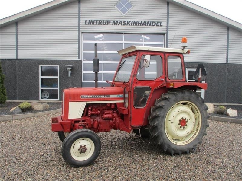 IH 474 En ejers traktor med lukket kabine på - Trator: foto 1 IH 474 En ejers traktor med lukket kabine på - Trator: foto 1