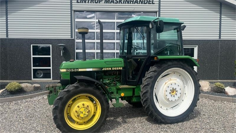 John Deere 2650 Med SGII kabine, 540 og 1000 pto omd - Trator: foto 1 John Deere 2650 Med SGII kabine, 540 og 1000 pto omd - Trator: foto 1