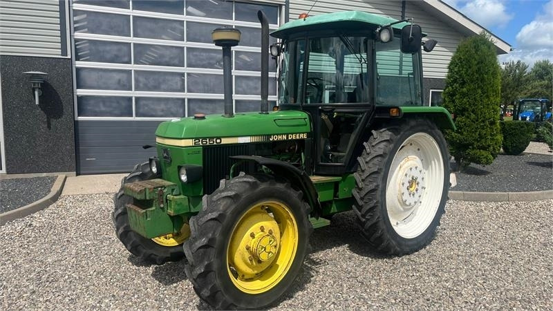 John Deere 2650 Med SGII kabine, 540 og 1000 pto omd - Trator: foto 2 John Deere 2650 Med SGII kabine, 540 og 1000 pto omd - Trator: foto 2