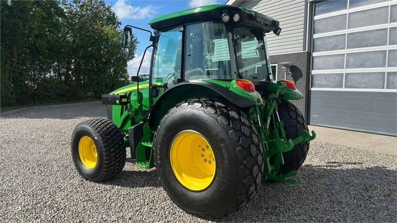 John Deere 5090 M Med græsdæk - Trator: foto 3 John Deere 5090 M Med græsdæk - Trator: foto 3