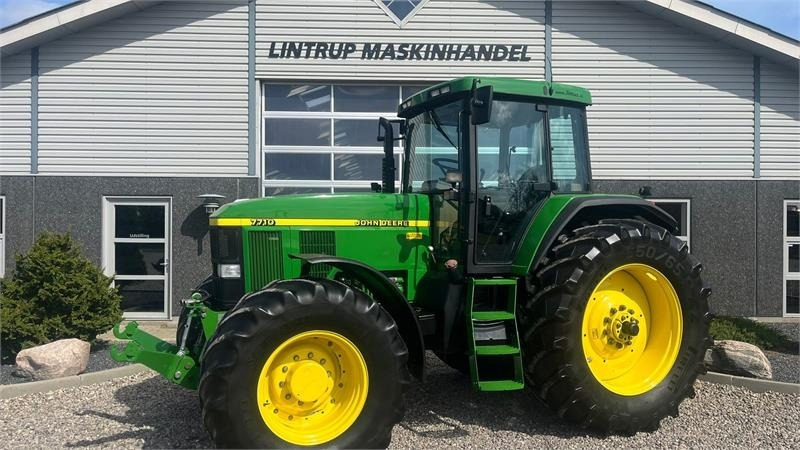 John Deere 7710 8.1L motor, store hjul og frontlift. En ejere - Trator: foto 1 John Deere 7710 8.1L motor, store hjul og frontlift. En ejere - Trator: foto 1