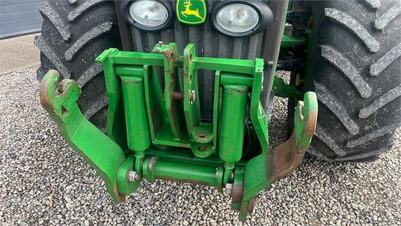 John Deere 8230 Med frontlift - Trator: foto 4 John Deere 8230 Med frontlift - Trator: foto 4