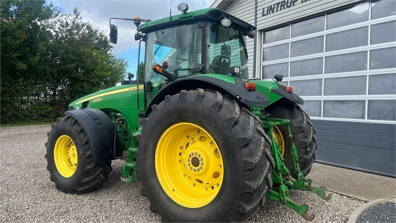 John Deere 8230 Med frontlift - Trator: foto 3 John Deere 8230 Med frontlift - Trator: foto 3