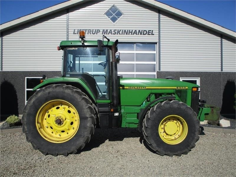 John Deere 8300 Pæn regulær traktor med rigtig gode dæk på. - Trator: foto 3 John Deere 8300 Pæn regulær traktor med rigtig gode dæk på. - Trator: foto 3