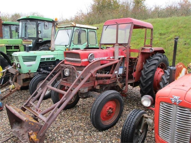Massey Ferguson 165 Med Ålø læsser med greb. - Trator: foto 1 Massey Ferguson 165 Med Ålø læsser med greb. - Trator: foto 1