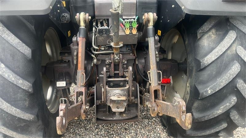 Massey Ferguson 8120 DYNA 4 Med frontlift - Trator: foto 5 Massey Ferguson 8120 DYNA 4 Med frontlift - Trator: foto 5