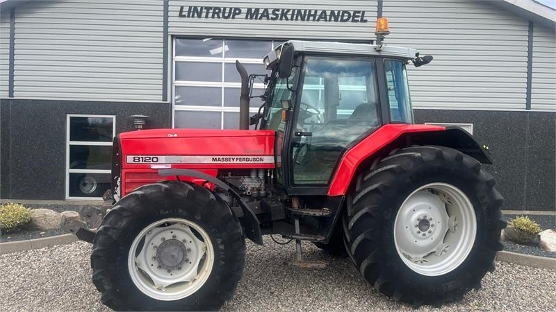 Massey Ferguson 8120 DYNA 4 Med frontlift - Trator: foto 1 Massey Ferguson 8120 DYNA 4 Med frontlift - Trator: foto 1