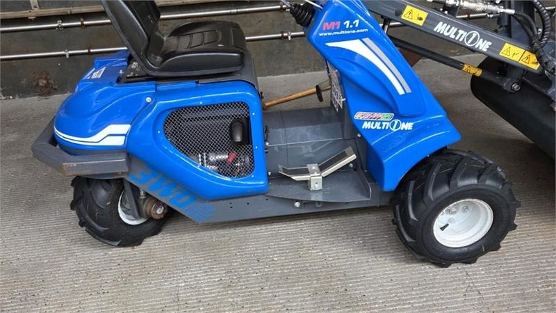 Multione 1.1 M1 med træk på alle 3 hjul. Som fabriksny læs - Carregadeira articulada: foto 1 Multione 1.1 M1 med træk på alle 3 hjul. Som fabriksny læs - Carregadeira articulada: foto 1