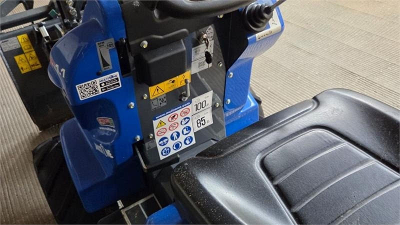 Multione 1.1 M1 med træk på alle 3 hjul. Som fabriksny læs - Carregadeira articulada: foto 3 Multione 1.1 M1 med træk på alle 3 hjul. Som fabriksny læs - Carregadeira articulada: foto 3