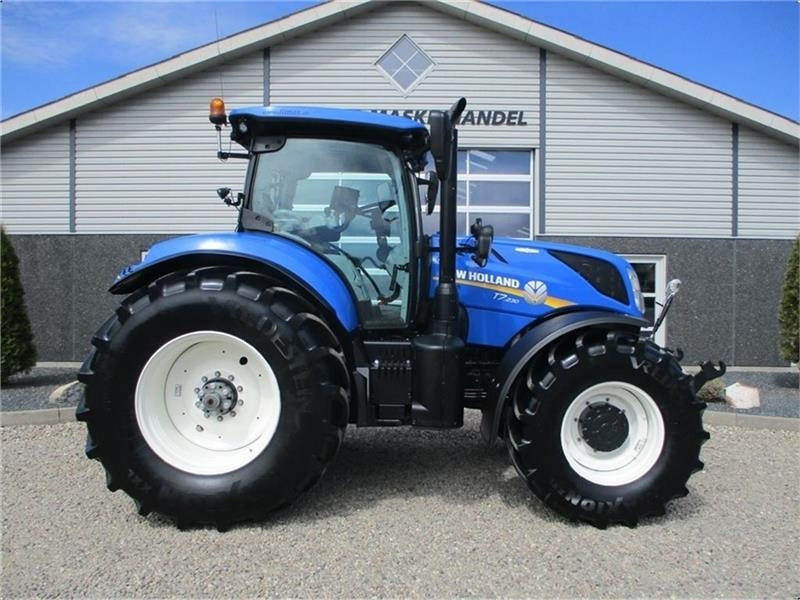 New Holland T7.230 AutoCommand, meget velholdt traktor - Trator: foto 2 New Holland T7.230 AutoCommand, meget velholdt traktor - Trator: foto 2