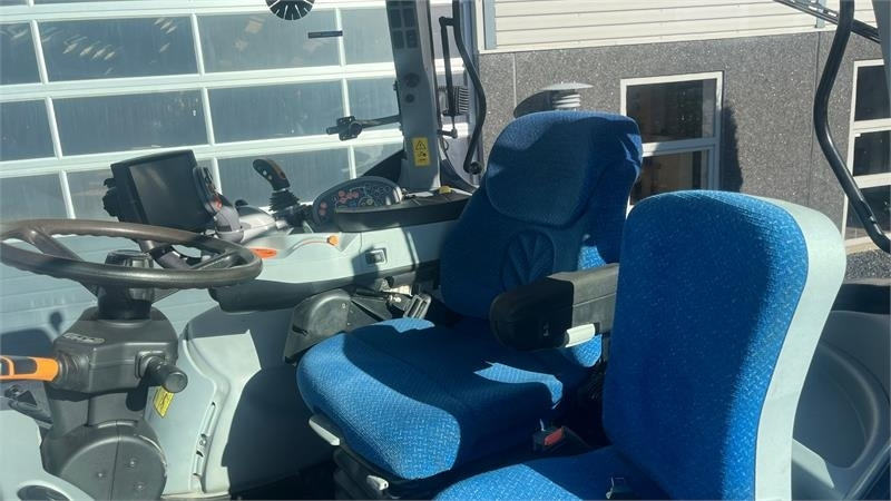 New Holland T7.270 AutoCommand med frontlift - Trator: foto 4 New Holland T7.270 AutoCommand med frontlift - Trator: foto 4