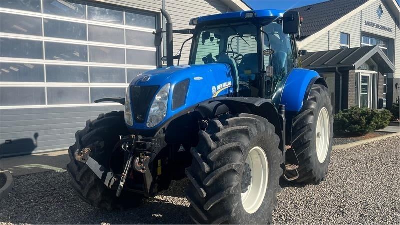 New Holland T7.270 AutoCommand med frontlift - Trator: foto 5 New Holland T7.270 AutoCommand med frontlift - Trator: foto 5