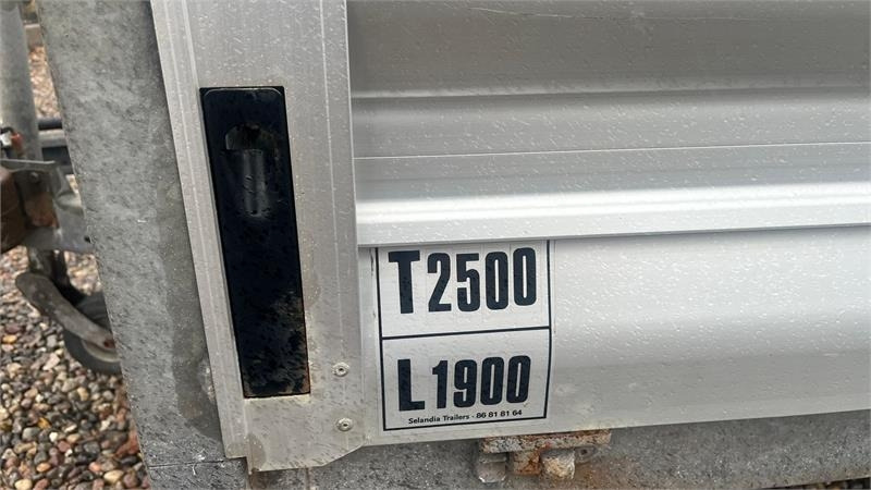 Selandia Maskintrailer med vip og rampe med hydrau - Reboque plataforma/ Caixa aberta: foto 5 Selandia Maskintrailer med vip og rampe med hydrau - Reboque plataforma/ Caixa aberta: foto 5