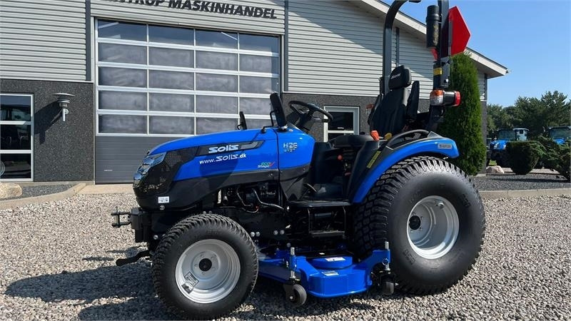 Solis 26 HST Hydrostat Turf hjul og klipperbord - Trator: foto 2 Solis 26 HST Hydrostat Turf hjul og klipperbord - Trator: foto 2