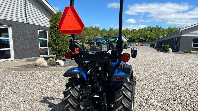 Solis S26 6+2 Gearmaskine med Servostyring og brede trak - Trator: foto 4 Solis S26 6+2 Gearmaskine med Servostyring og brede trak - Trator: foto 4