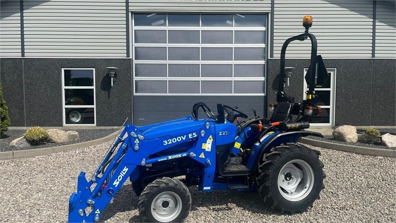 Solis S26 6+2 gearmaskine med Fuldhydraulisk frontlæsser - Trator: foto 1 Solis S26 6+2 gearmaskine med Fuldhydraulisk frontlæsser - Trator: foto 1