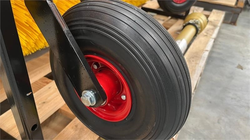 Thyregod TK 1600 PTO, med hydraulisk sving. - Vassoura: foto 3 Thyregod TK 1600 PTO, med hydraulisk sving. - Vassoura: foto 3