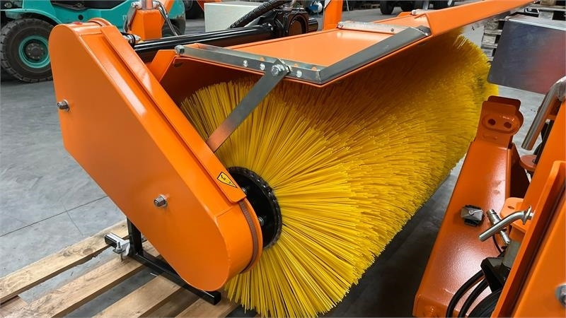 Thyregod TK 1600 PTO, med hydraulisk sving. - Vassoura: foto 5 Thyregod TK 1600 PTO, med hydraulisk sving. - Vassoura: foto 5