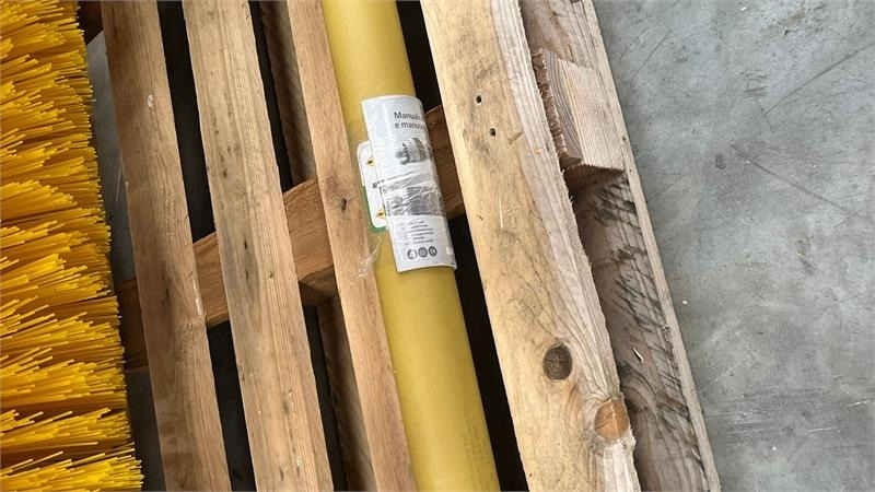 Thyregod TK 1600 PTO, med hydraulisk sving. - Vassoura: foto 4 Thyregod TK 1600 PTO, med hydraulisk sving. - Vassoura: foto 4