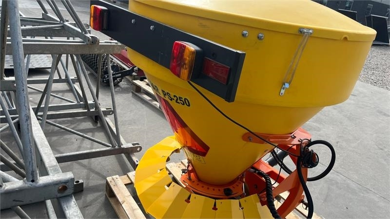 Trator Yanmar YT 235H 4WD Snow Edition med sneplov og spreder: foto 20