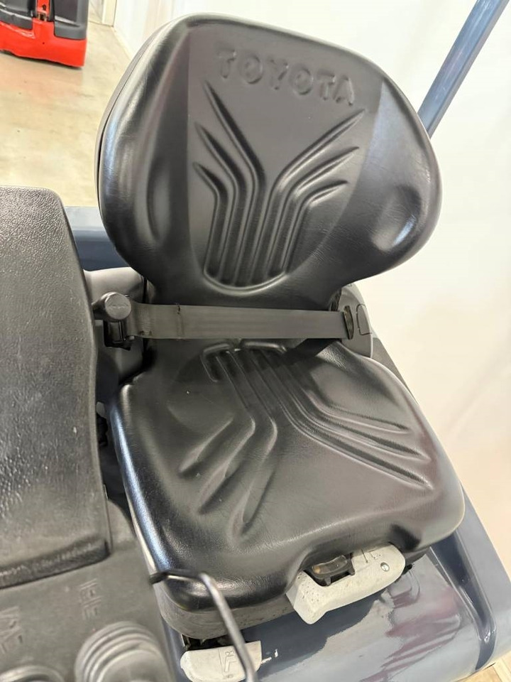 Toyota 10991 - 7FBEST15 - Empilhadeira elétrica: foto 5 Toyota 10991 - 7FBEST15 - Empilhadeira elétrica: foto 5