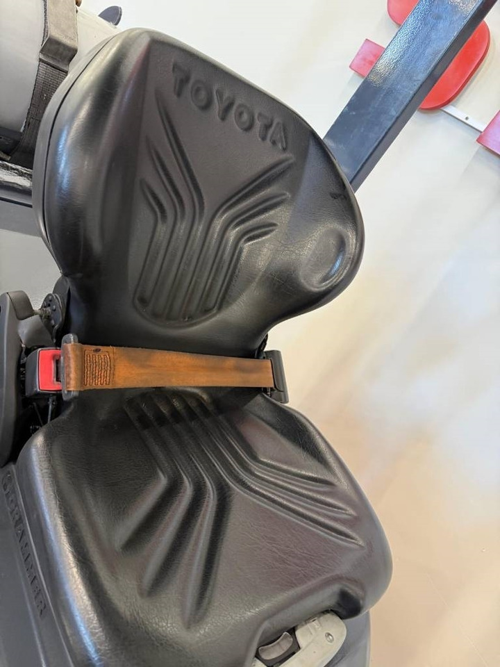 Toyota 11051 - 8FBE15T - Empilhadeira elétrica: foto 5 Toyota 11051 - 8FBE15T - Empilhadeira elétrica: foto 5