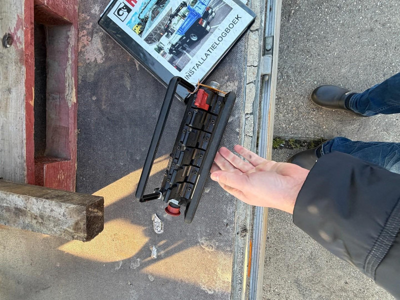 Hiab 112 RADIO REMOTE - Grua para caminhão de Caminhão: foto 3 Hiab 112 RADIO REMOTE - Grua para caminhão de Caminhão: foto 3