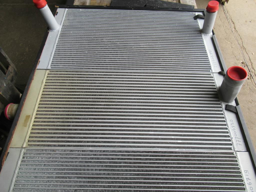 Bomag BC572RB - - Intercooler de Máquina de construção: foto 2 Bomag BC572RB - - Intercooler de Máquina de construção: foto 2