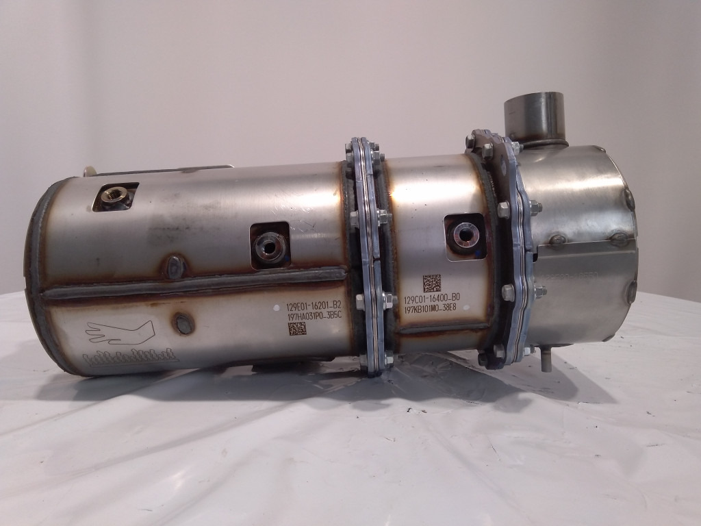 Case VV129E3016070 - 51548088 - Tanque para AdBlue de Máquina agrícola: foto 1 Case VV129E3016070 - 51548088 - Tanque para AdBlue de Máquina agrícola: foto 1