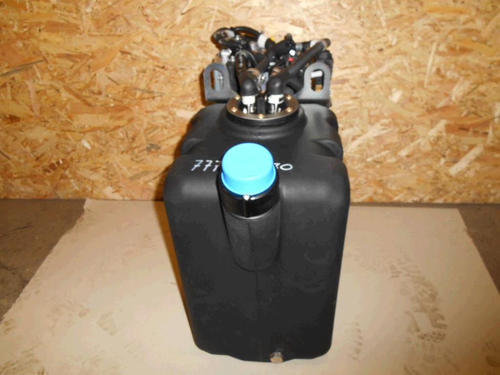 Caterpillar 3996151 - Tanque para AdBlue de Máquina de construção: foto 3 Caterpillar 3996151 - Tanque para AdBlue de Máquina de construção: foto 3