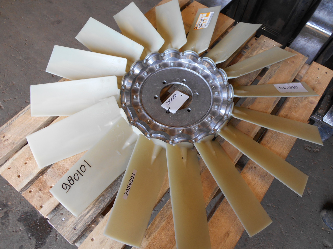 Caterpillar 4021897 - - Ventilador de Máquina de construção: foto 1 Caterpillar 4021897 - - Ventilador de Máquina de construção: foto 1