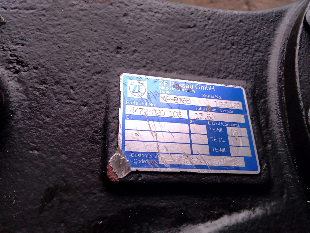 Hitachi 4457334 - 4472020106 - Eixo traseiro de Máquina de construção: foto 1 Hitachi 4457334 - 4472020106 - Eixo traseiro de Máquina de construção: foto 1