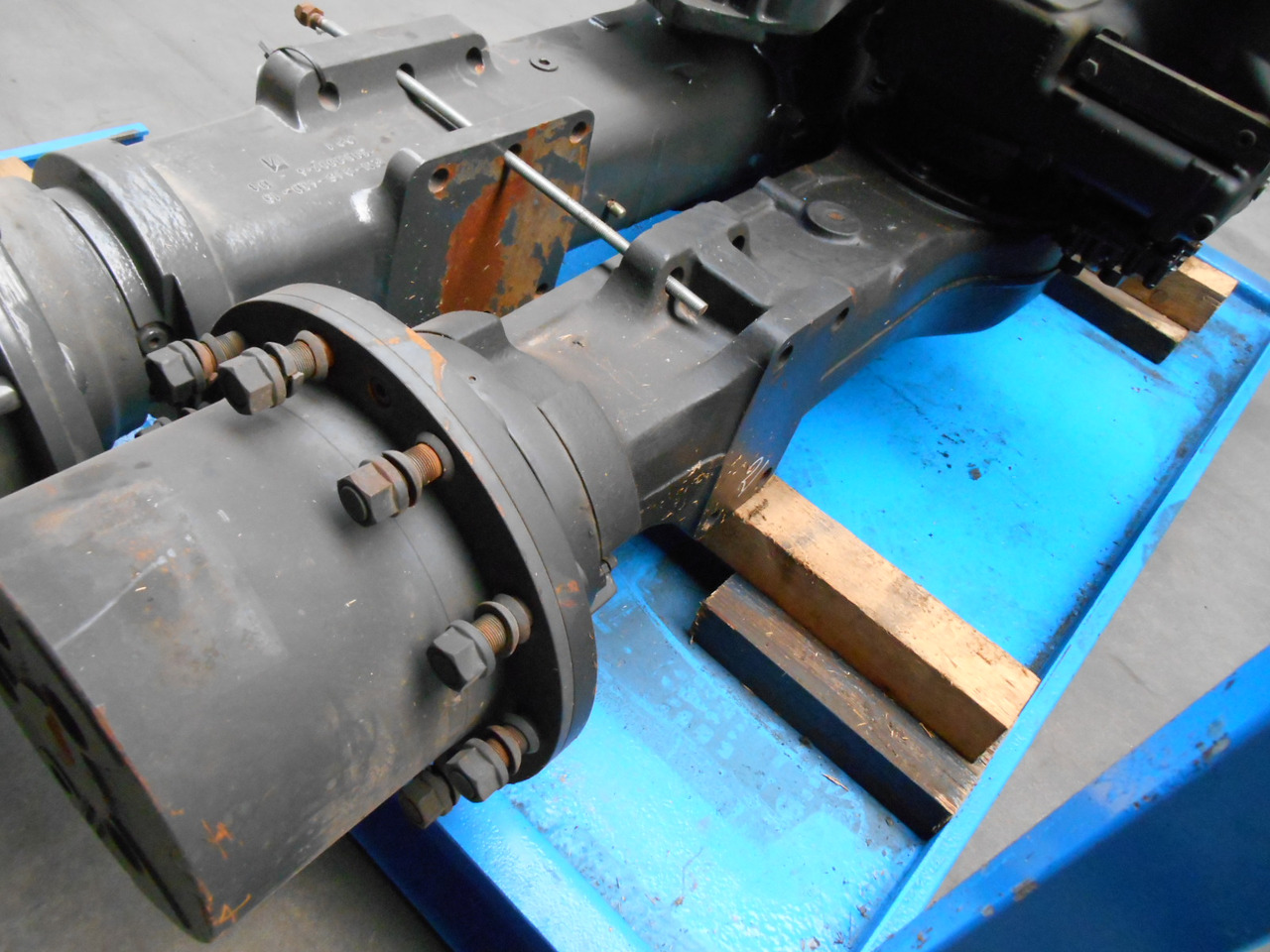 Hitachi 4457334 - 4472020106 - Eixo traseiro de Máquina de construção: foto 2 Hitachi 4457334 - 4472020106 - Eixo traseiro de Máquina de construção: foto 2