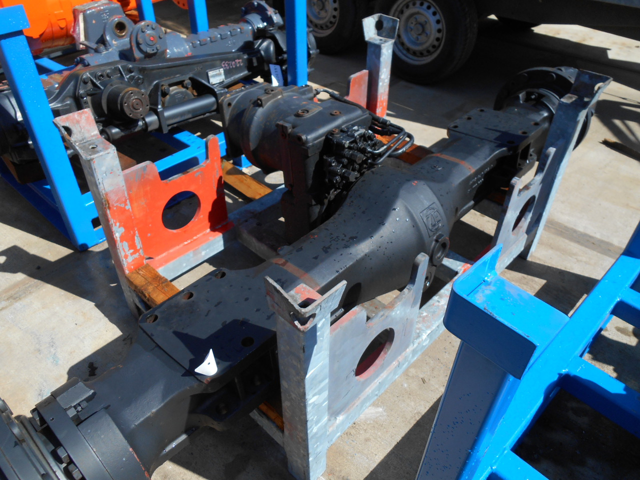 Hitachi 4457336 - Eixo traseiro de Máquina de construção: foto 2 Hitachi 4457336 - Eixo traseiro de Máquina de construção: foto 2