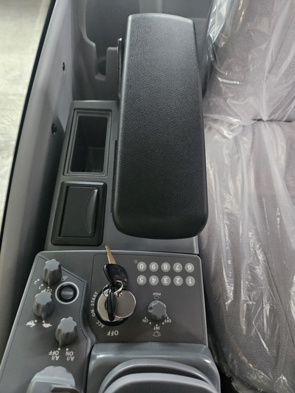Hitachi ZX-5 ZX-6 - YA60038791 - Cabine de Máquina de construção: foto 2 Hitachi ZX-5 ZX-6 - YA60038791 - Cabine de Máquina de construção: foto 2