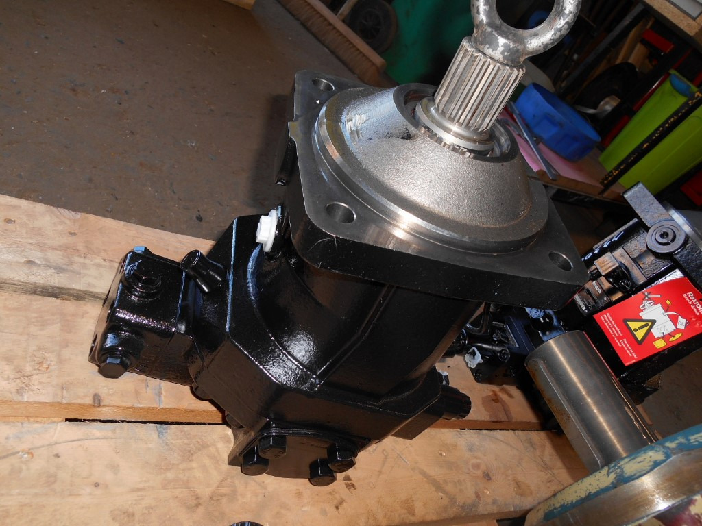 New Holland 84345391 - Motor hidráulico de Máquina de construção: foto 3 New Holland 84345391 - Motor hidráulico de Máquina de construção: foto 3